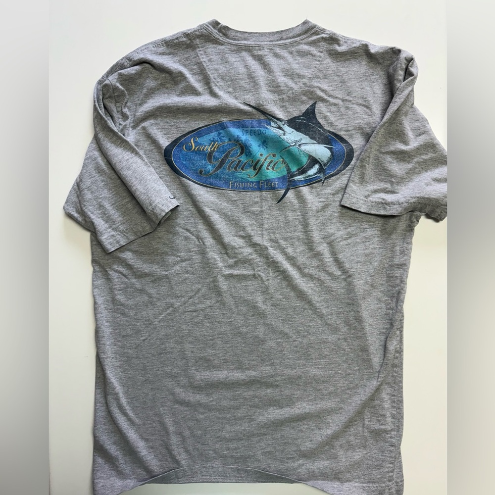 Men’s T shirt bundle (2) Speedo large